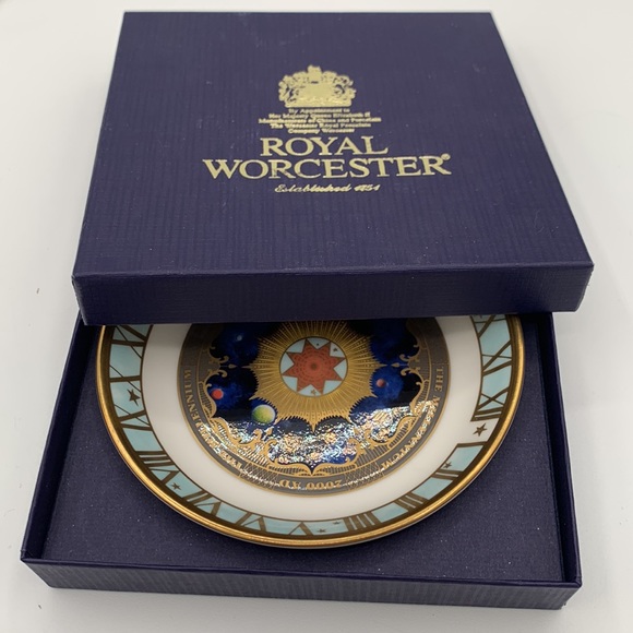 MIB Royal Worcester Millennium dish - Picture 5 of 6